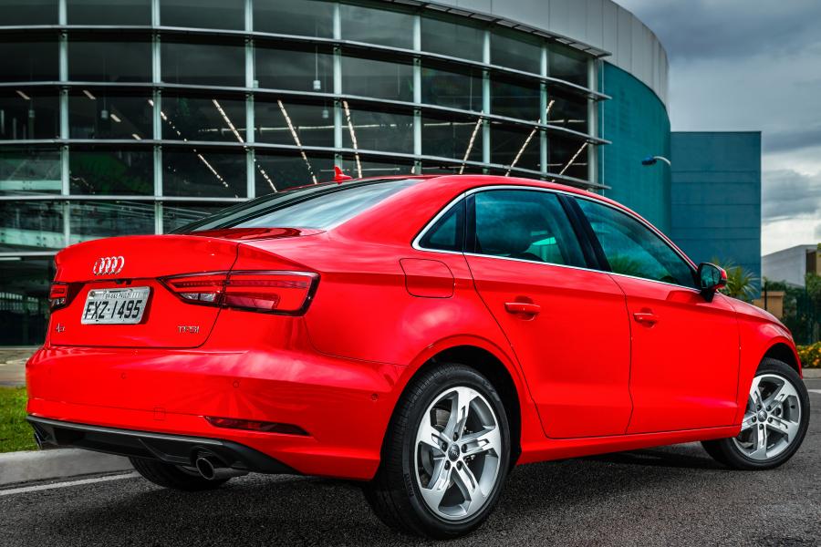  Audi A3 Sedan 2.0 TFSI (8V) 2017 года  (LA) (фото 5 из 9)